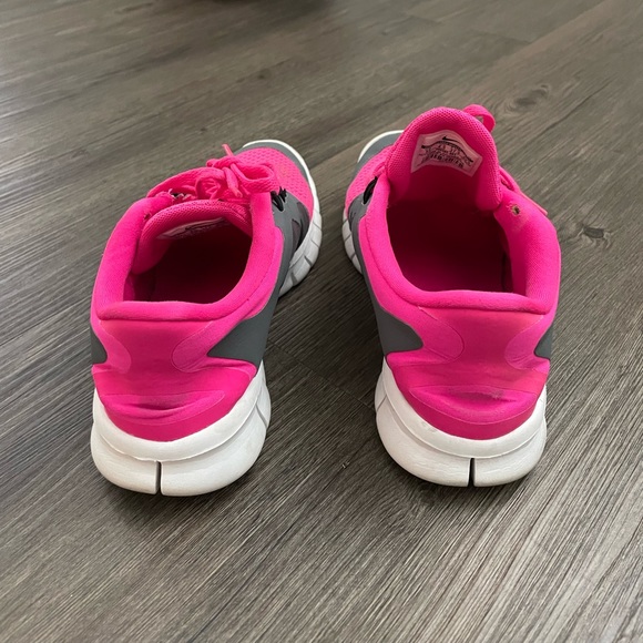 Nike Sneakers. Kids size 5. Pre-owned - Picture 2 of 5